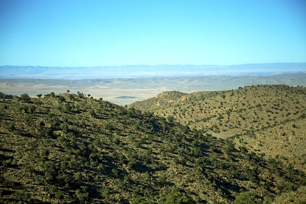 Valle en África morocco el atlas seco montaña suelo — Foto de Stock