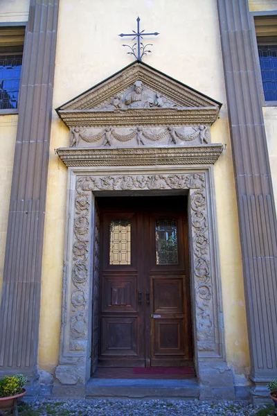 ประตูในอิตาลี lombardy หน้าต่างปิดถนนอิฐ — ภาพถ่ายสต็อก