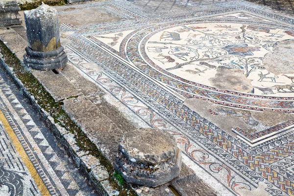 Mosaico del techo en la columna de ciudad vieja — Foto de Stock