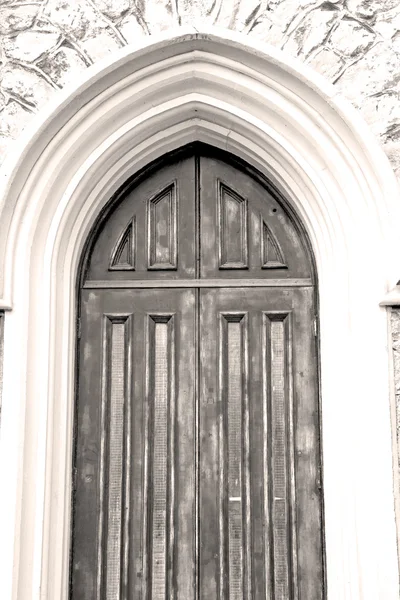 Parlamento di legno marrone a Londra vecchia porta e marmo antico — Foto Stock