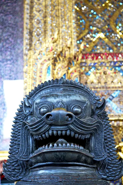 Demon in de tempel bangkok teet — Stockfoto