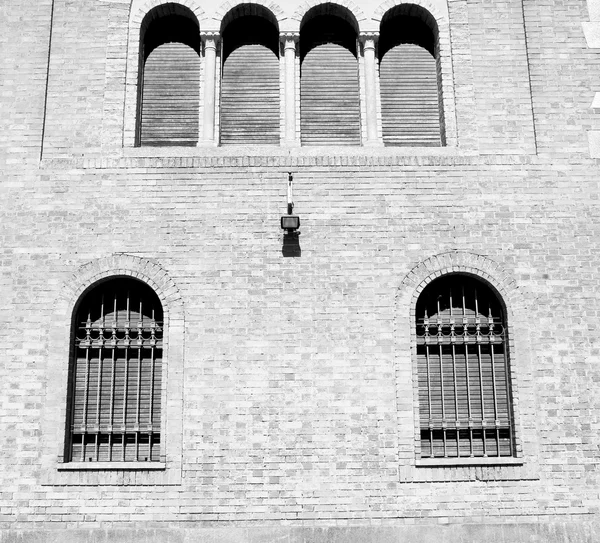 En Europa italia milan arquitectura antigua y pared ciega veneciana —  Fotos de Stock