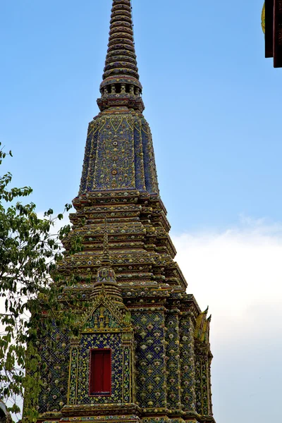 Thailand Bangkok im Regen Tempel abstrakte Kreuz Farben Baum — Stockfoto