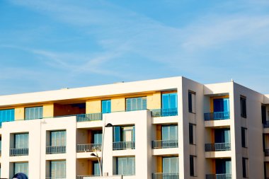 mavi Fas İnşaat ve kahverengi duvar