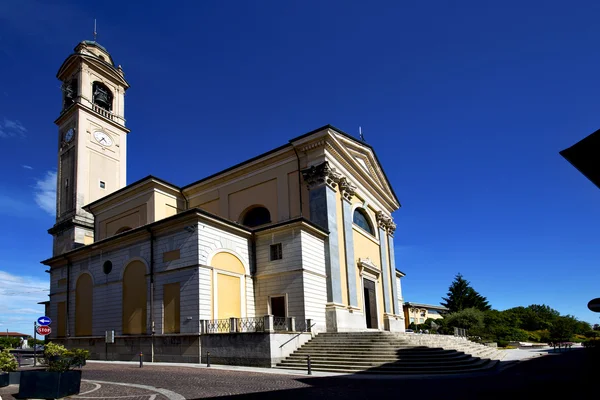 Włochy Lombardia w carnago krok Kościół murowany — Zdjęcie stockowe