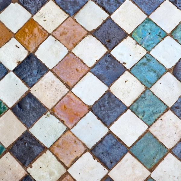 Linha em marroquino áfrica azulejo velho e abst cerâmica piso colorido — Fotografia de Stock