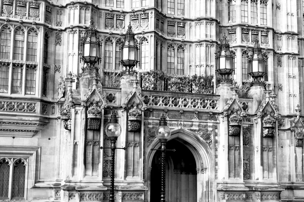 Viejo en Londres histórico parlamento ventana de cristal structu — Foto de Stock