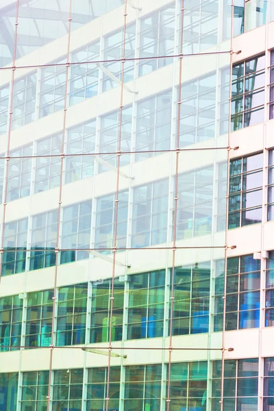 Windows 在伦敦金融城的家里和办公室的摩天大楼建筑 — 图库照片