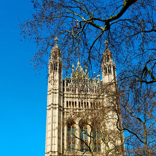 В лондонському старому історичному парламенті скляна віконна конструкція — стокове фото
