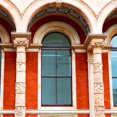 Londra 'daki eski Windon Duvarı tuğlayla ve camla kapladı 