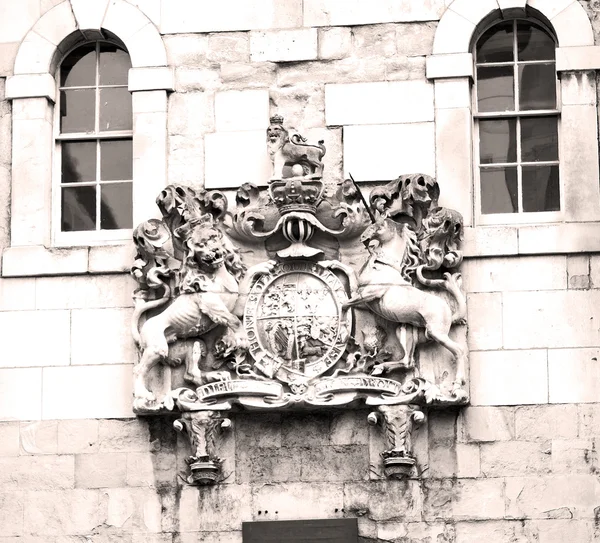 Viejo windon en Inglaterra Londres ladrillo y vidrio de la pared —  Fotos de Stock