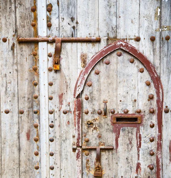Antik dörr i morocco Afrika blått trä och metall rostig — Stockfoto