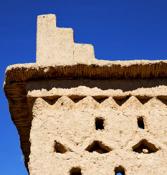 Braune Altbauten in Afrika Marokko und Wolken in der Nähe der — Stockfoto