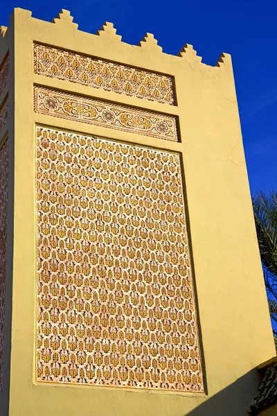 Il simbolo della storia nel cielo blu e marocco — Foto Stock