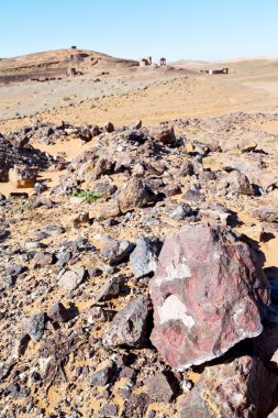 Fas Sahara ve kaya taş gökyüzü dağ eski fosil