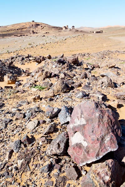 Fas Sahara ve kaya taş gökyüzü dağ eski fosil