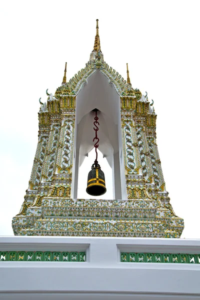 Templo de ouro de pavimento no cinto do templo — Fotografia de Stock