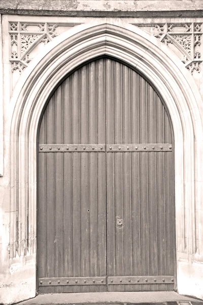 Door southwark  cathedral in london england old  construction an — Stock Photo, Image