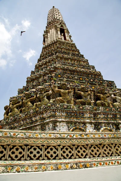 Siddharta no templo bangkok ásia pássaro — Fotografia de Stock