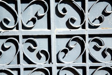    Metal paslı Fas Afrika eski ahşap cephe 