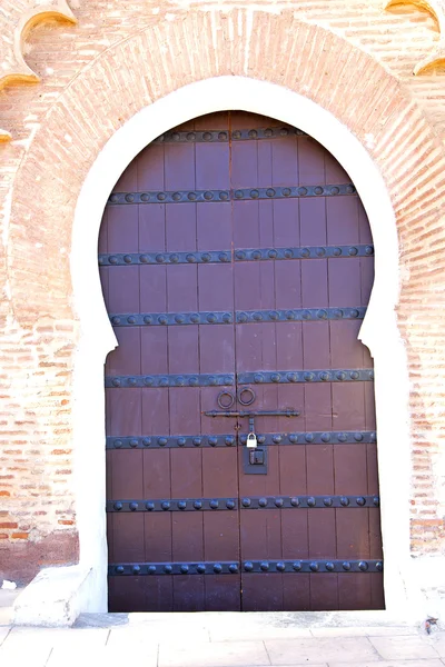 Door knocker in the — Stock Photo, Image