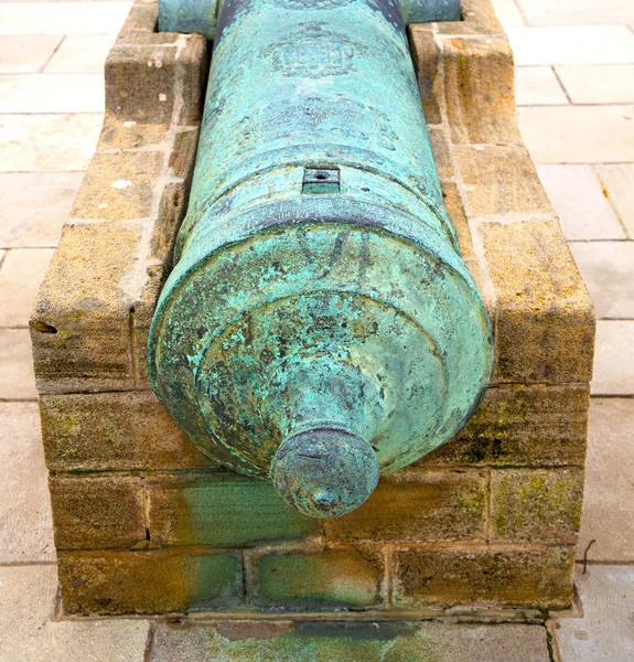 Bronze cannon in africa morocco  green  and the old pavement — Stock Photo, Image