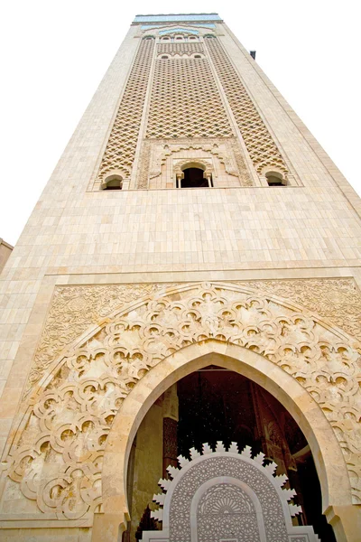 穆斯林在清真寺的历史与蓝色的天空 — 图库照片