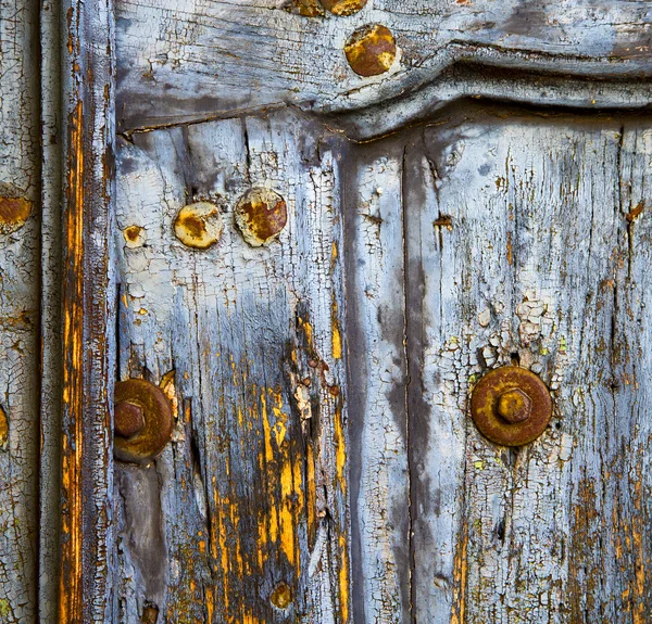 Knocker trä dörr castiglione olona Italien — Stockfoto