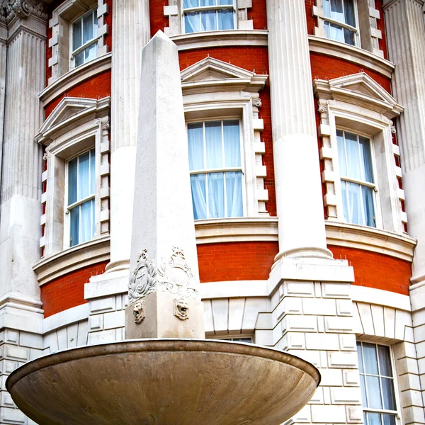 Oude bouw in Engeland europa london muur antiek en licht — Stockfoto