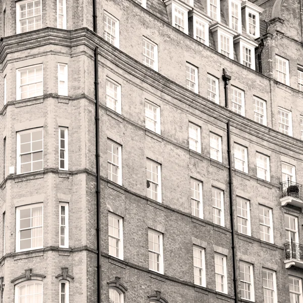 En Europa Londres vieja pared de ladrillo rojo y ventana histórica — Foto de Stock