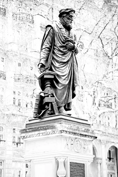 Marmor och staty i gamla staden london england — Stockfoto