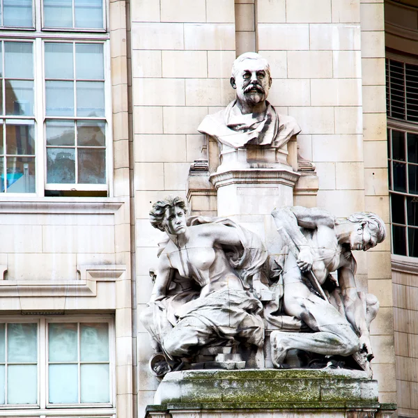 Marmor und Statue in der Altstadt von London England — Stockfoto