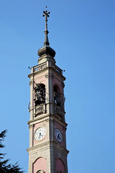 V Itálii gorla zdi a věže kostela zvon slunečný den — Stock fotografie