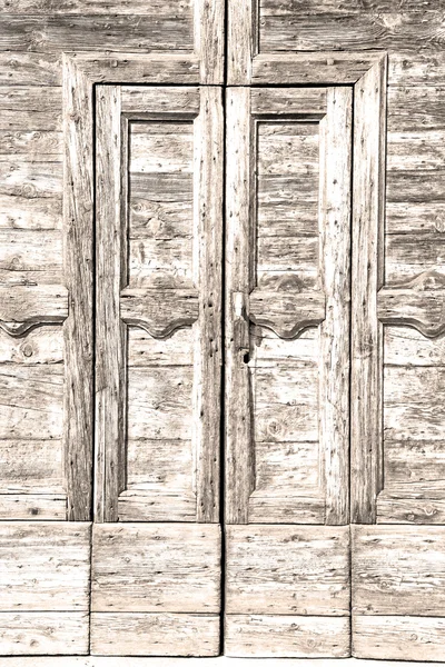 Textura de grano de una antigua puerta de madera marrón en italia euro — Foto de Stock