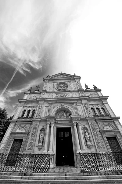 Exterieur oude architectuur in Italië Europa Milaan religie — Stockfoto