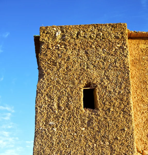 Afrika v histoycal maroc staré stavby a modrý mrak — Stock fotografie