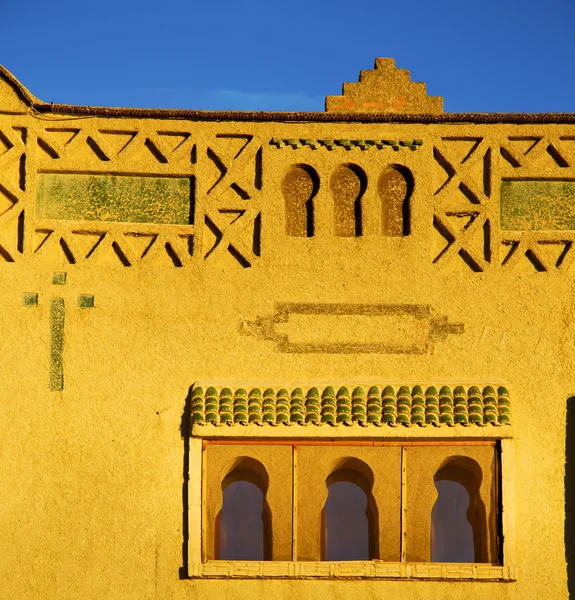Old brown construction in africa morocco and sky  near the tower — Stock Photo, Image