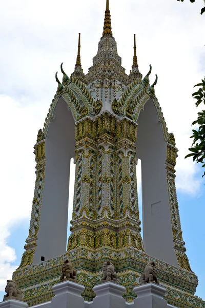 Thailand-Azië in bangkok regen tempel abstracte blad mosa — Stockfoto