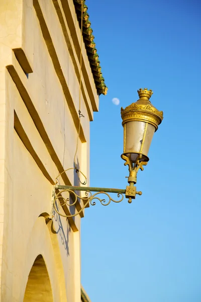 Pouliční lampa v Maroku Afrika staré lucerny moon — Stock fotografie