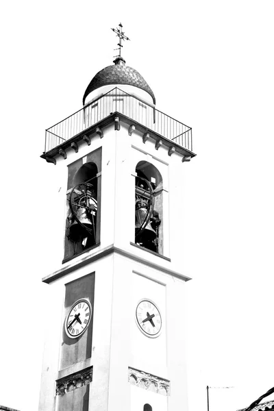 Antigua torre del reloj en italia Europa vieja piedra y campana —  Fotos de Stock
