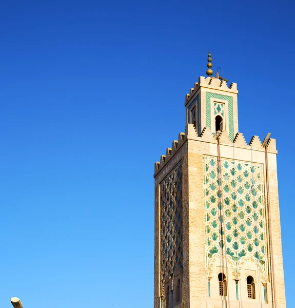 Historia en maroc África minarete religión y el cielo azul — Foto de Stock