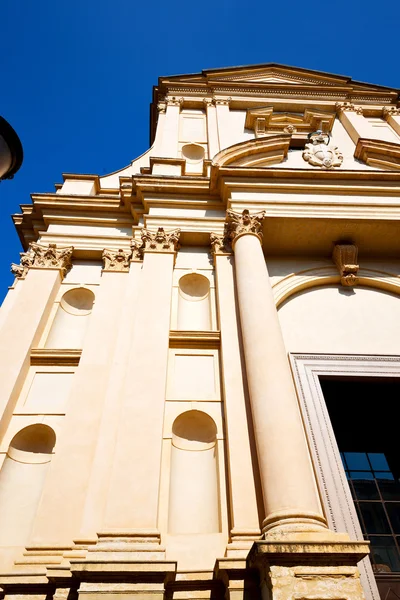 Building old  in italy   milan religion  sunlight — Stock Photo, Image