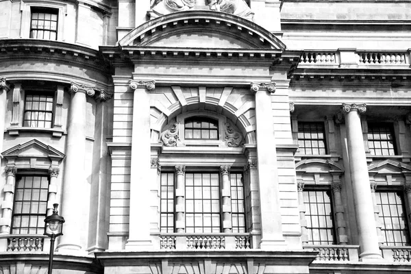Zewnętrzne starej architektury w Anglii Londyn Europa ściany i hist — Zdjęcie stockowe