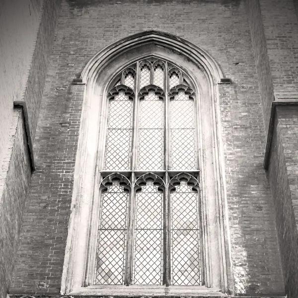 Old windon in england london brick and glass the wall — Stock Photo, Image