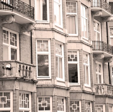 Avrupa penceresinde Londra eski kırmızı tuğla duvar ve tarihi 