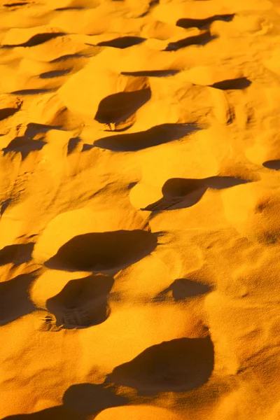 La duna de arena marrón en el paso —  Fotos de Stock