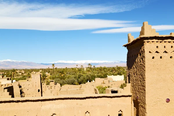 Torre marrón antigua construcción en África — Foto de Stock