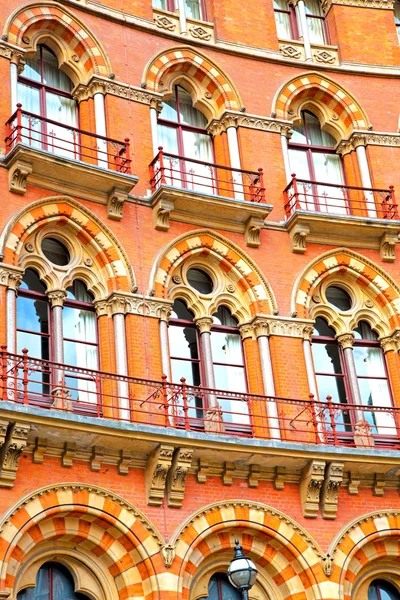 Stará architektura v Londýně Anglie okno — Stock fotografie