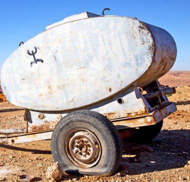 su deposu Fas Afrika arazi gri metal soyunacak ve kurak