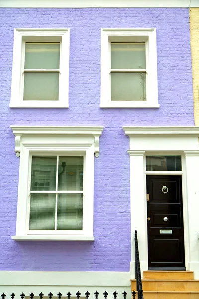 Notting Hill Area in und antike lilila Wand — Stockfoto